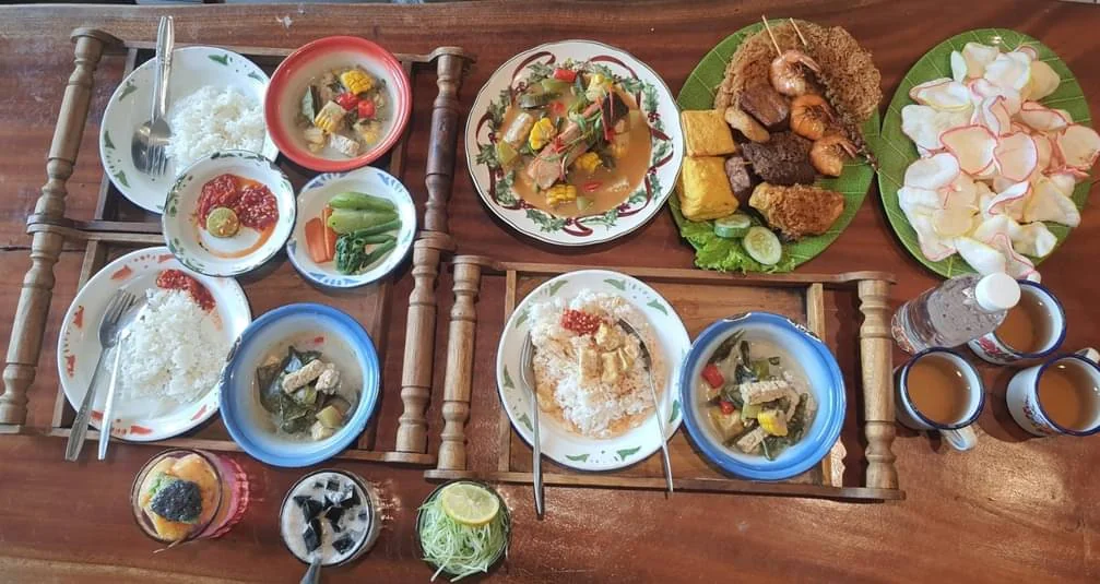 Menu Lengkap Sayur Lodeh di Warung Lodeh Riau Kota Bandung-Int