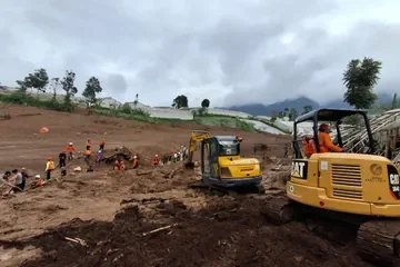 Cari Korban Longsor Cisarua, Kementerian PU Kerahkan Alat Berat