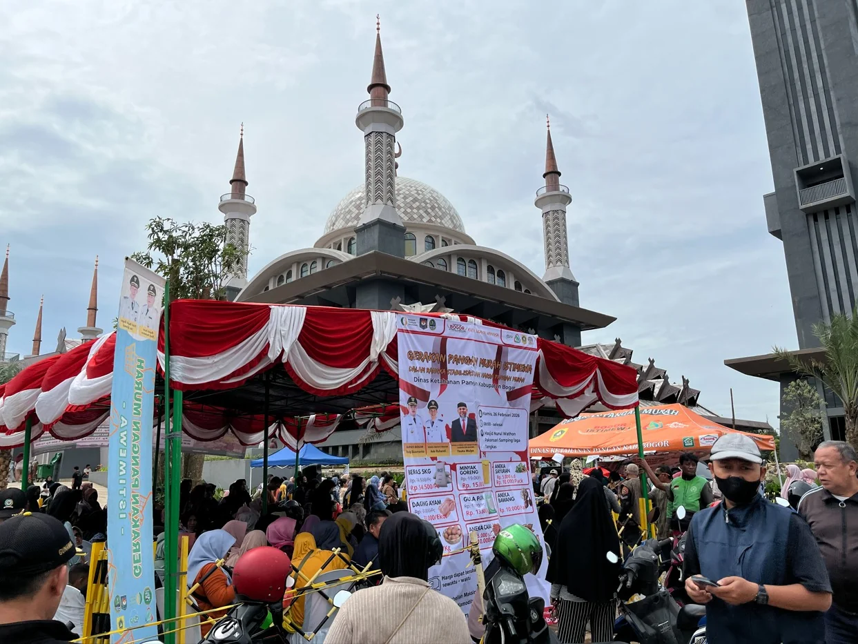 Pemerintah Kabupaten Bogor melalui Dinas Ketahanan Pangan Kabupaten Bogor kembali menggelar Gerakan Pangan Murah (GPM) Istimewa di sekitar Masjid Nurul Wathon.Dok-Diskominfo Kab Bogor
