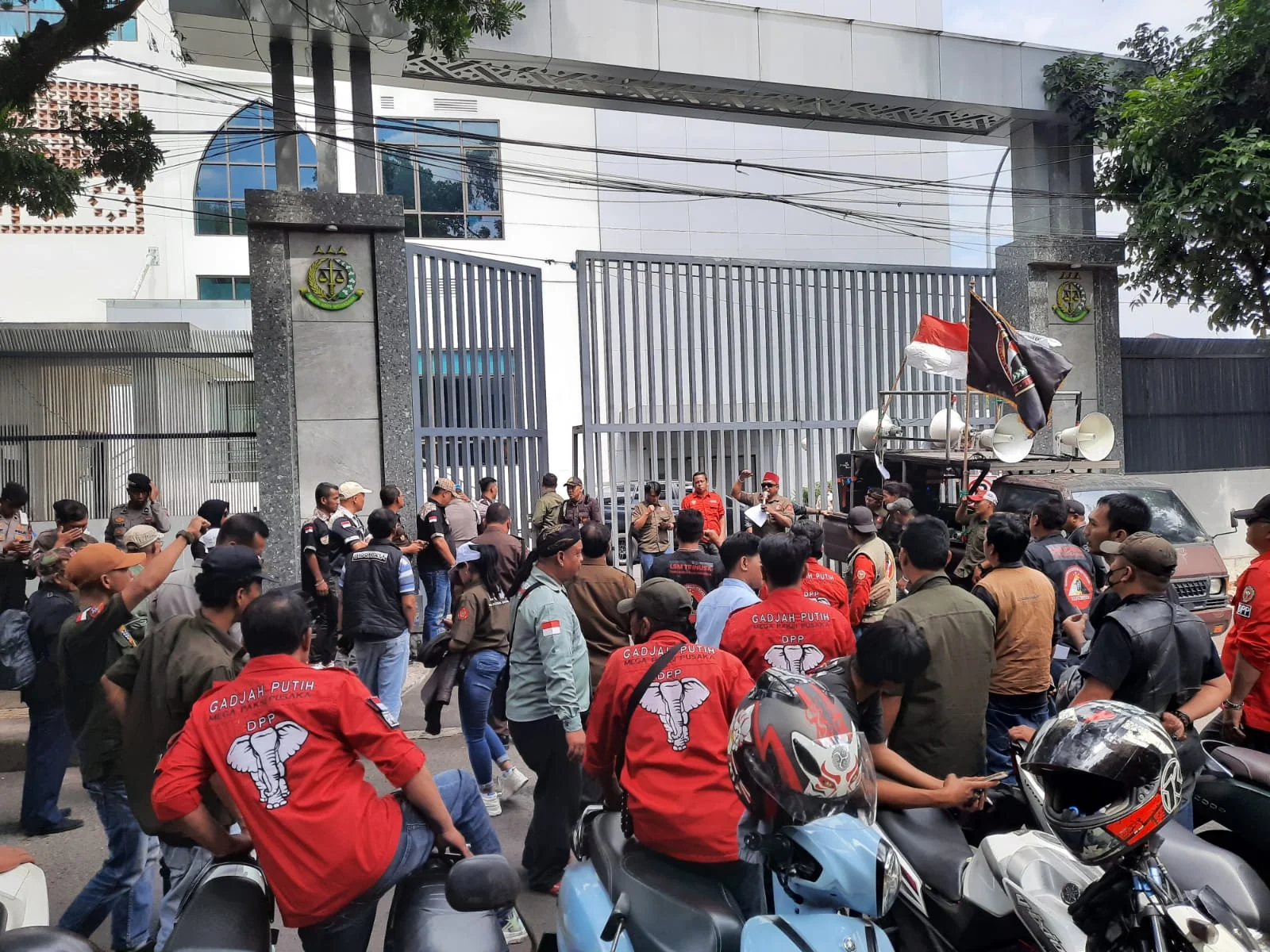 Aliansi Jabar Maju minta Kejati Jabar bongkar dugaan korupsi Jembatan Sodongkopo Kab Pangandaran.Dok-KabarSunda