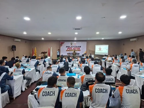 Penataran Pelatih Tingkat Lanjut KONI Kabupaten Sumedang Tahun 2026 digelar dan dibuka Bupati Sumedang Dony Ahmad Munir di Pondokan Hanjuang Hegar, Kecamatan Cimalaka.Dok-Diskominfosanditik Sumedang