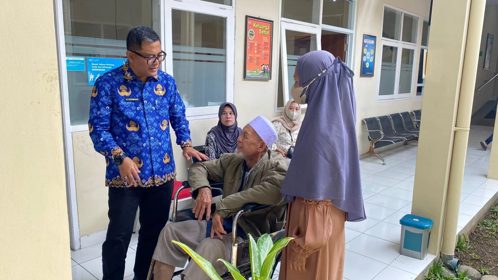 Sekretaris Daerah Kabupaten Kuningan, U. Kusmana, S.Sos., M.Si., melaksanakan Inspeksi Mendadak (Sidak) maraton ke sejumlah fasilitas kesehatan dan kantor pemerintahan wilayah.Dok-Diskominfo Kuningan