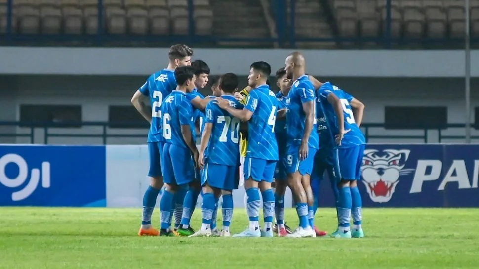 Persib Bandung masih bercokol di posisi puncak dengan 43 poin
