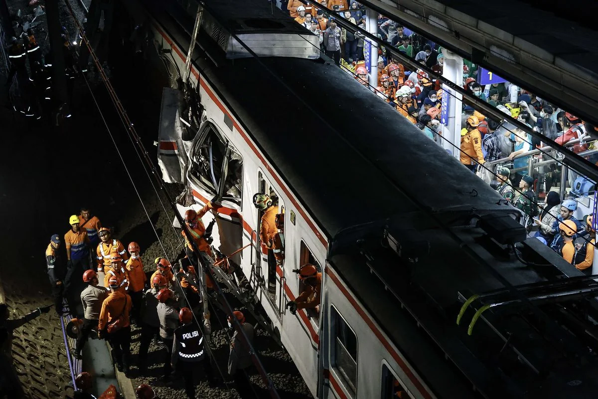 Tabrakan Kereta Api di Bekasi Timur,  Berimbas 19 Perjalanan Dibatalkan
