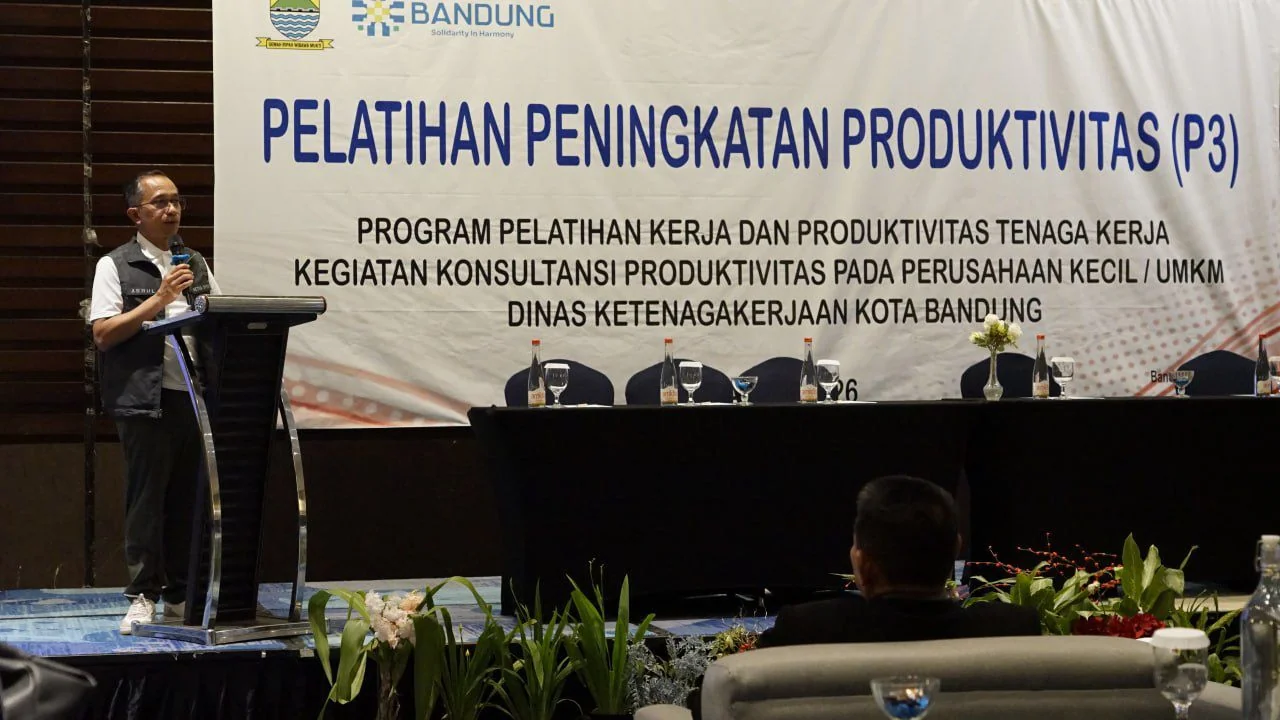 Ketua DPRD Kota Bandung, Asep Mulyadi mendorong masyarakat untuk berani menjadi pelaku usaha yang produktif dan inovatif, bukan sekadar penonton di tengah pesatnya pertumbuhan ekonomi Kota Bandung.Dok-Diskominfo Kota Bandung