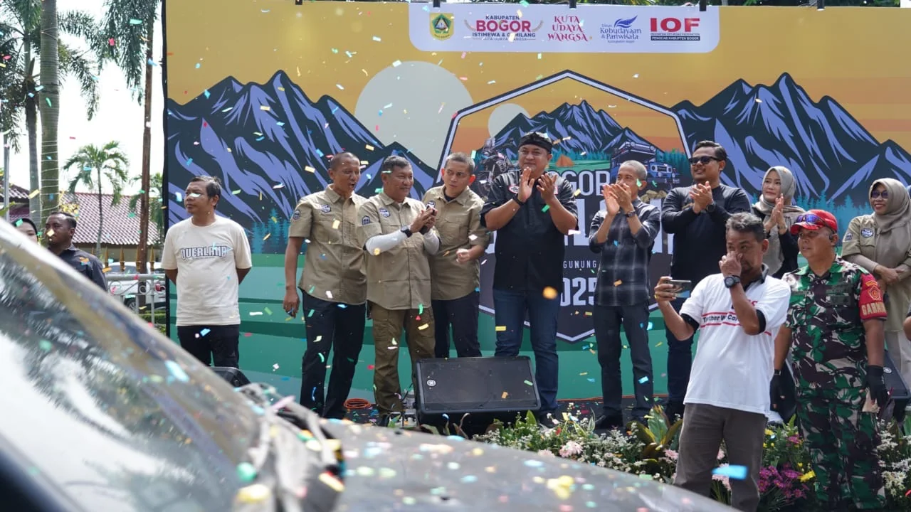Bupati Bogor, Rudy Susmanto, secara resmi melepas para peserta Overland Tahun 2025.Dok-Diskomimfo