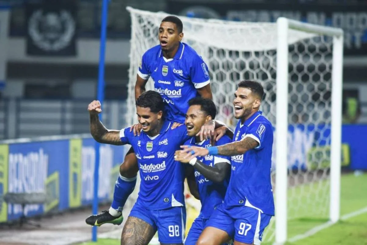 persib-bandung-merayakan-salah-satu-gol-yang-bersarang-di-ga-d6ke