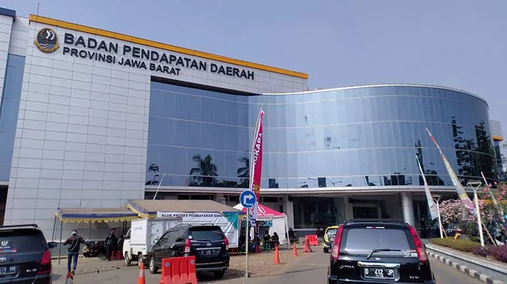 Bapenda Jabar mencatatkan raihan pendapatan pajak kendaraan bermotor mencapai Rp19 triliun sepanjang tahun 2024.