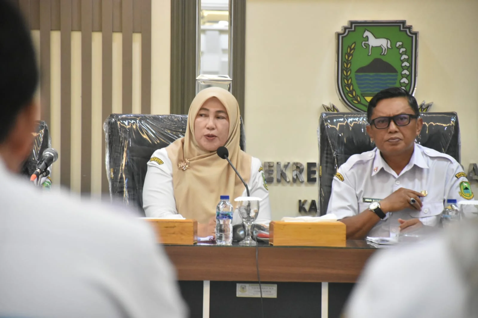 Wakil Bupati Kuningan, Tuti Andriani, saat menghadiri kegiatan Optimalisasi Pelayanan Administrasi melalui Implementasi Sistem Informasi Administrasi dan Service Terintegrasi (Satset) di Ruang Rapat Sang Adipati Setda Kuningan.Dok-Diskominfo Kuningan