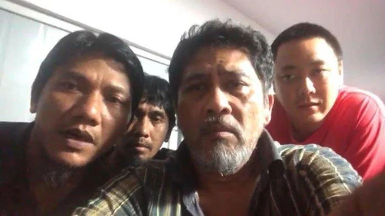 Mantan anggota DPRD Kabupaten Indramayu dari Partai NasDem periode 2014-2019, Robbin (kanan depan) sudah berhasil dibebaskan