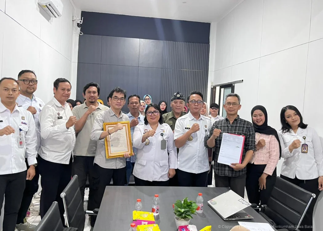Mewakili Kakanwil Asep Sutandar, Kepala Divisi Pelayanan Hukum Kemenkum Jabar, Hemawati BR Pandia, hadir didampingi Kepala Bidang Pelayanan Kekayaan Intelektual, Ery Kurniawan, beserta jajaran.Dok-Humas Kemenkum Jabar