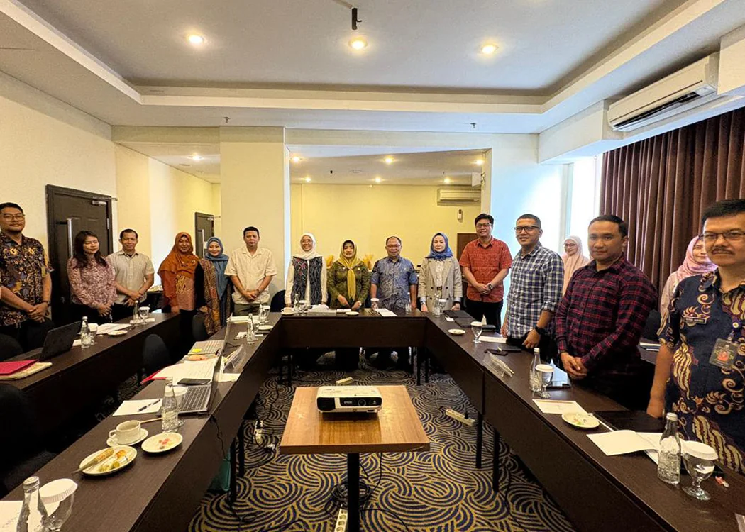 Kepala Divisi P3H Funna Maulia Masaile beserta para Perancang PUU Kanwil Jabar.Ist