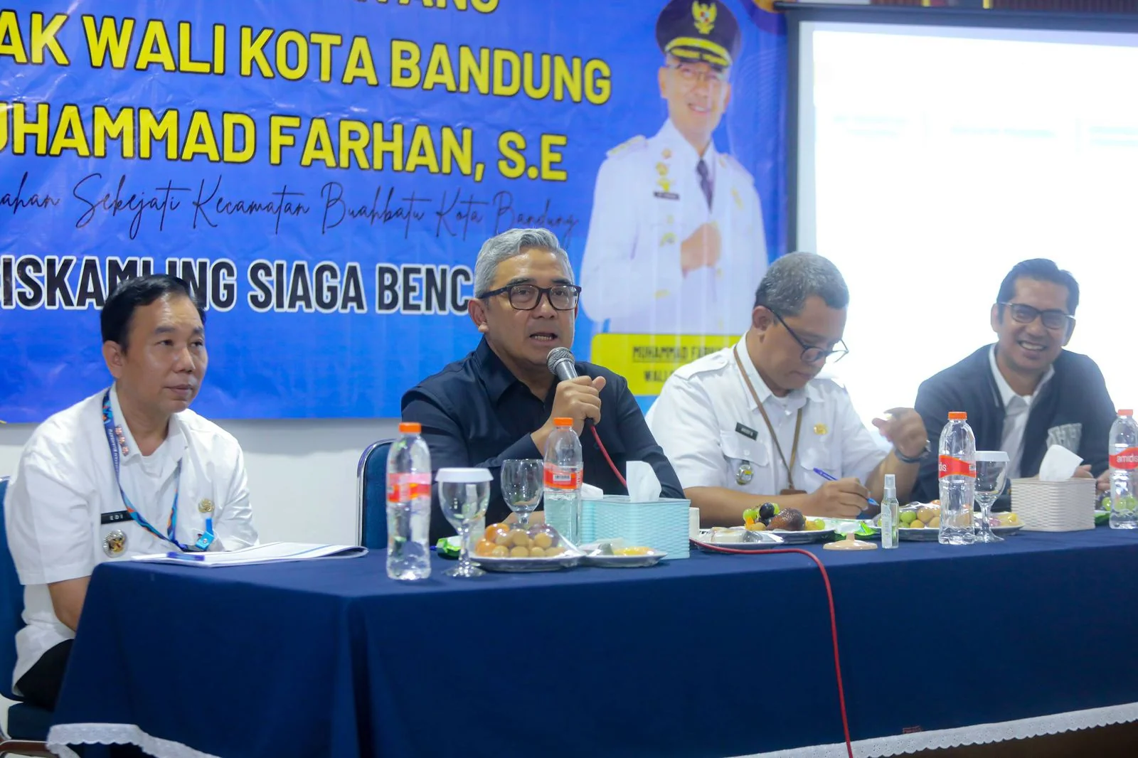 Wali Kota Bandung, Muhammad Farhan menyebutkan, Siskamling Siaga Bencana tidak hanya berfungsi menjaga keamanan lingkungan, tetapi juga menjadi sarana deteksi dini terhadap berbagai potensi bencana,Dok-Diskominfo Kota Bandung