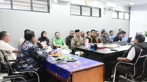 Bupati Sumedang  Dony Ahmad Munir saat memberikan Pembinaan Sistem Akuntabilitas Kinerja Instansi Pemerintah (SAKIP) di lingkungan Kecamatan Sumedang Utara.Dok-Diskomimfosanditik