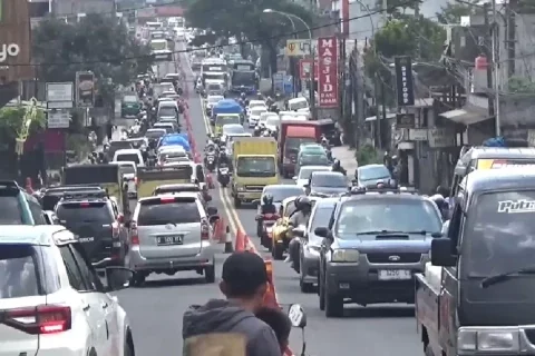 Arus kendaraan di jalur Nagreg