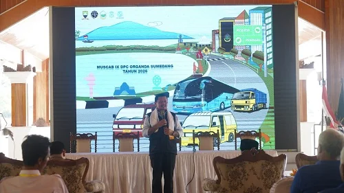 Bupati Sumedang Dony Ahmad Munir didampingi Wakil Bupati Sumedang M. Fajar Aldila menghadiri Musyawarah Cabang (Muscab) DPC Organisasi Angkutan Darat (Organda).Dok-Diskominfosanditik Sumedang