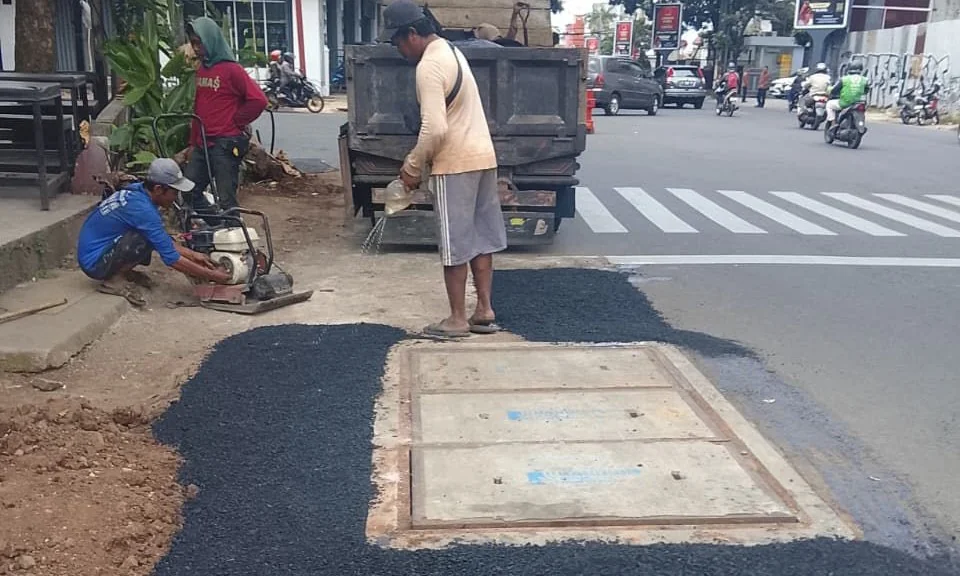 Wali Kota Bandung, Muhammad Farhan merespons keluhan warga terkait proyek galian Infrastruktur Pasif Terpadu (IPT) dengan membatasi sementara aktivitas pembangunan hingga 5 Maret 2026.Dok-Diskominfo Kota Bandung
