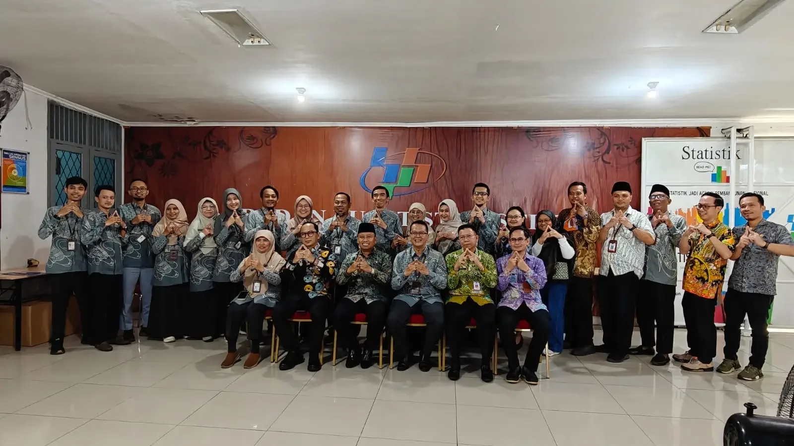 Wali Kota Depok, Supian Suri bersama jajaran saat mengunjungi Kantor BPS Kota Depok, Jumat (06/03/26). (Foto: Dokumentasi BPS Kota Depok)