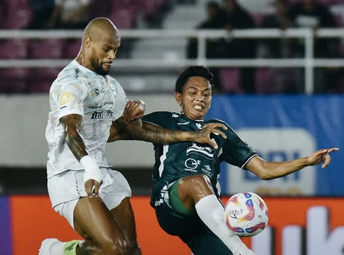 Maung Bandung -julukan Persib Bandung- sukses menang comeback dengan skor 2-1.