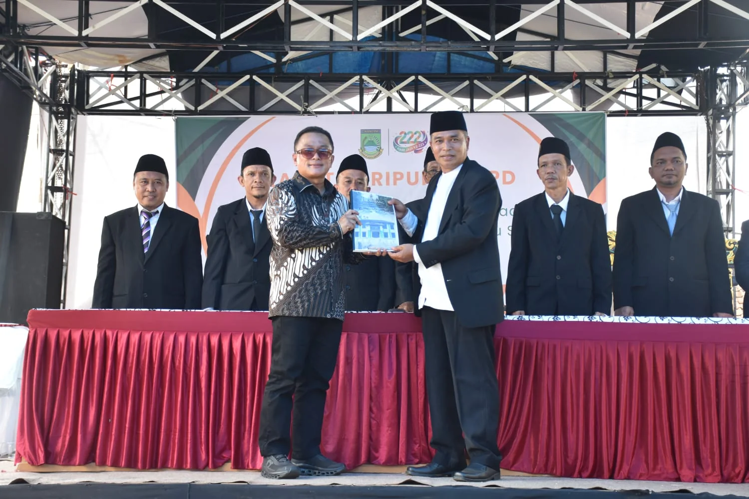 Bupati Kuningan, Dr. H. Dian Rachmat Yanuar, M.Si, menghadiri Rapat Paripurna BPD dalam rangka Milangkala Desa Cikandang ke-222 Tahun 2026.Dok-Diskominfo Kuningan