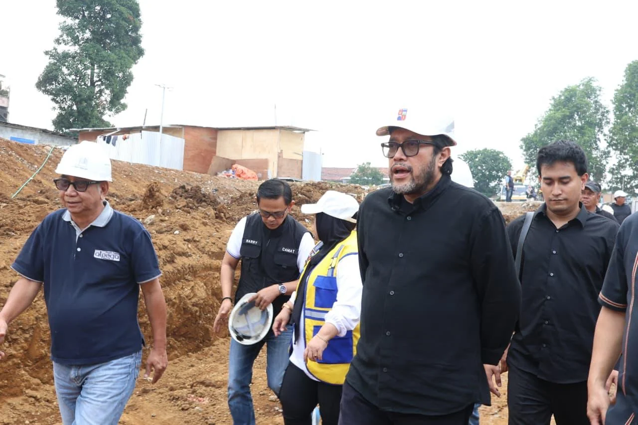 Wakil Ketua DPRD Jawa Barat Ono Surono meninjau progress pembangunan trase baru Batutulis di Kecamatan Bogor Selatan, Kota Bogor.Dok-Humas DPRD Jabar