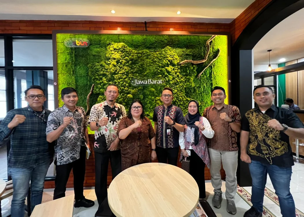 Kepala Divisi Pelayanan Hukum, Hemawati BR Pandia, didampingi Kepala Bidang Pelayanan Kekayaan Intelektual, Ery Kurniawan, diterima langsung oleh Plt. Kepala Bidang Sumber Daya Perkebunan Disbun Jabar, Priyadi Nugroho.Dok-Humas Kemenkum Jabar