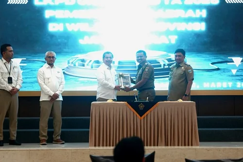 Bupati Sumedang Dony Ahmad Munir Serahkan LKPD Unaudited Tahun 2025 ke BPK RI.Dok-Diskominfosanditik Sumedang