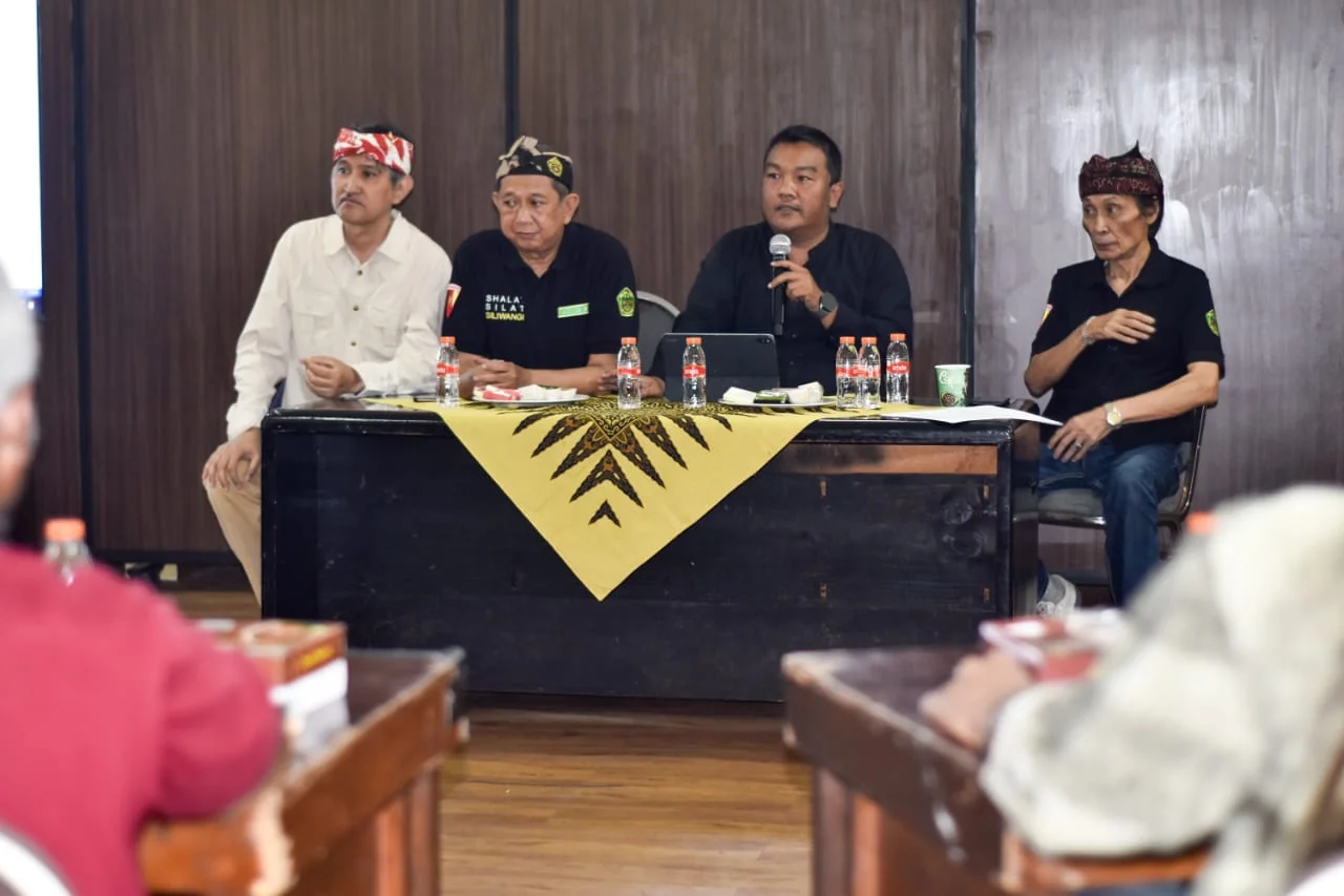 Forum Penjaga Warisan Sunda (PEWARIS).