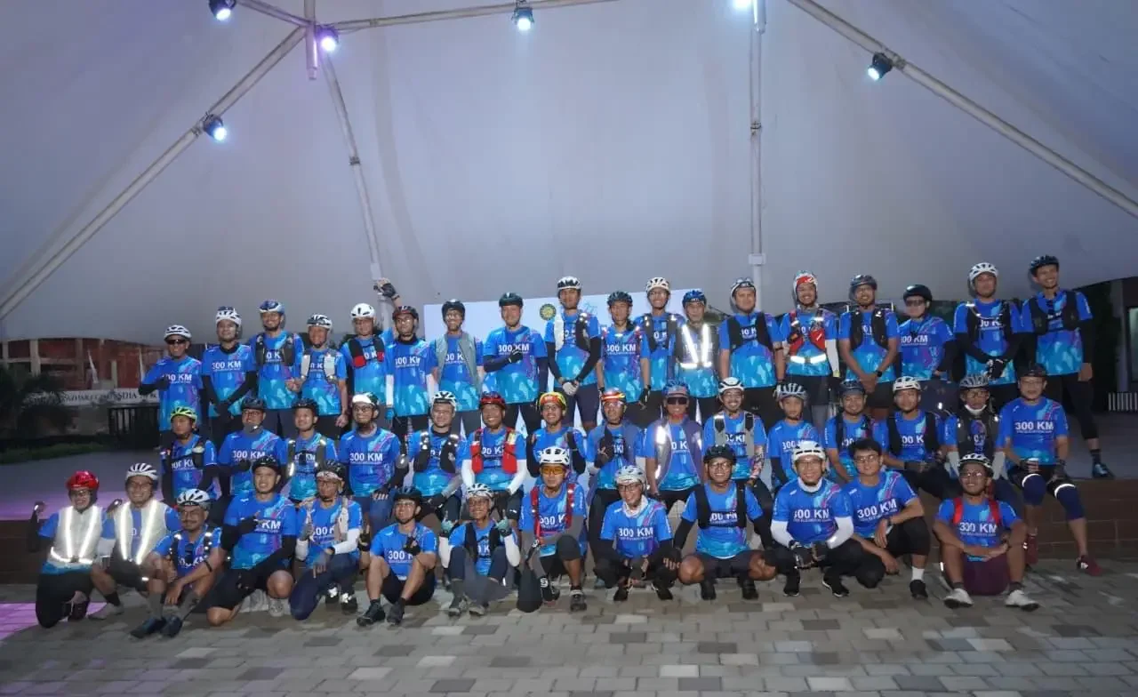 Ratusan pesepeda dari berbagai komunitas ramaikan acara Depok Cycling Festival di CGE Avenue, 25-26 April 2026. (Foto: dokumentasi narasumber.)