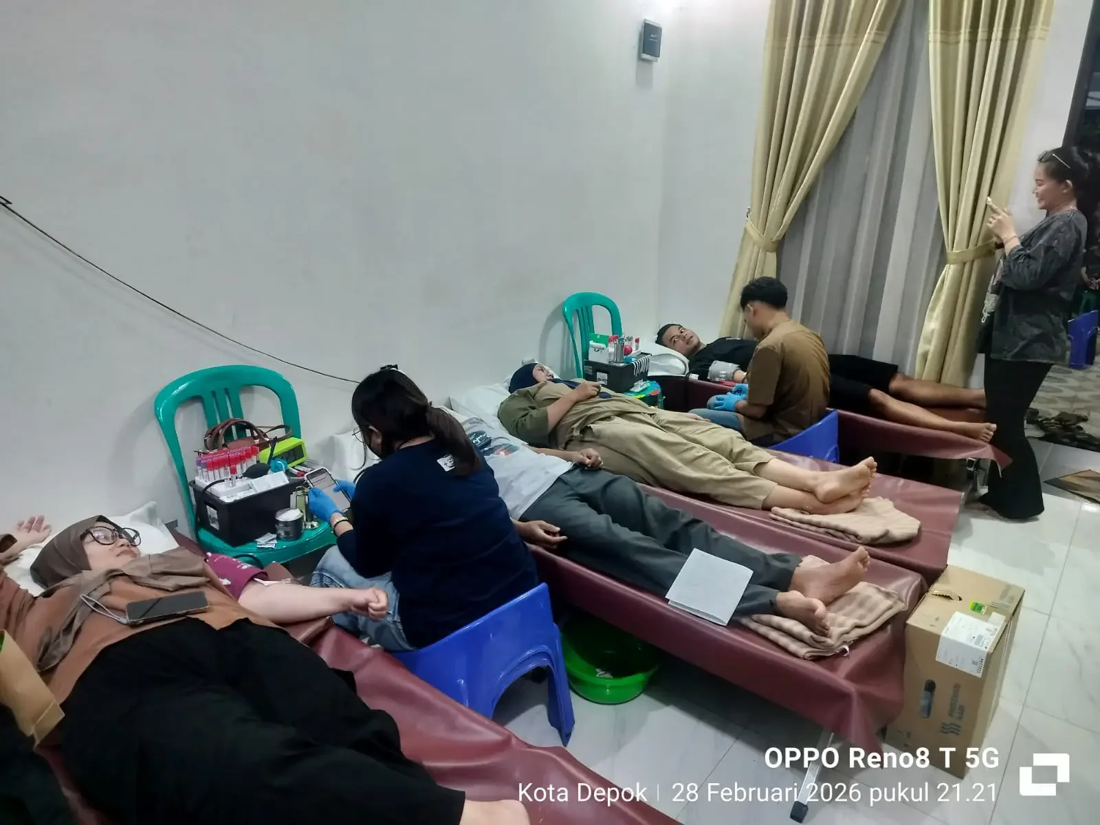 Donor darah yang digelar dalam kegiatan Bazar dan Donor Darah Perumahan Zamrud Village, Cilangkap, Tapos, Sabtu (28/02/26). (Foto: PMI Depok)