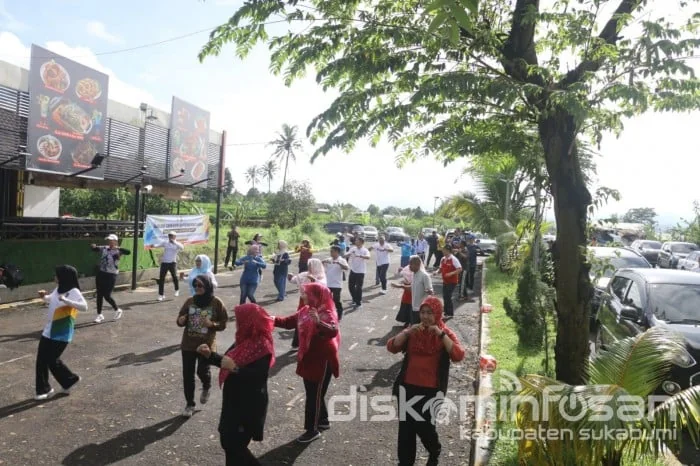 Asisten Administrasi Umum Sekretariat Daerah Kabupaten Sukabumi, Gun Gun Gunardi, membuka kegiatan Sosialisasi Senam KORPRI dan Pertandingan Olahraga dalam rangka Hari Ulang Tahun ke-54 KORPRI.Ist