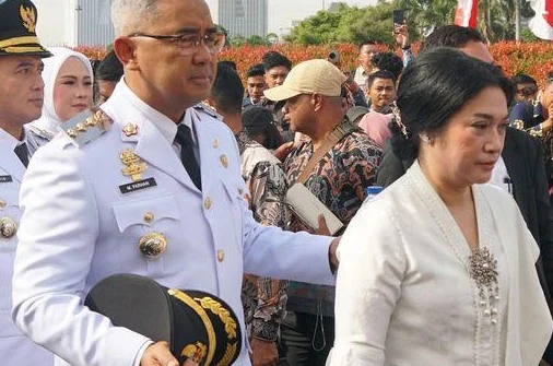 Wali Kota Bandung Muhammad Farhan didampingi Istri Aryatri mengikuti upacara pelantikan kepala daerah di Istana Kepresidenan, Jakarta, Kamis (20 Februari 2025).