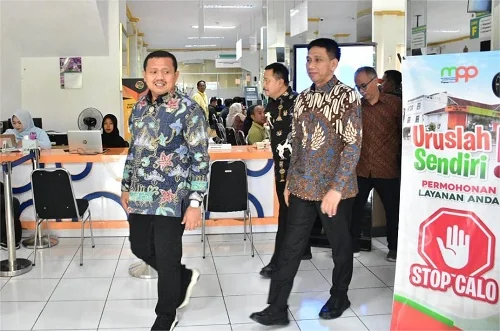 Bupati Sumedang Dony Ahmad Munir menyampaikan, kehadiran Wamendageri Akhmad Wiyagus merupakan suatu kehormatan bagi Pemda Sumedang dalam upaya terus meningkatkan kinerja penyelenggaraan pemerintahan, pelaksanaan pembangunan, serta pelayanan kepada masyara