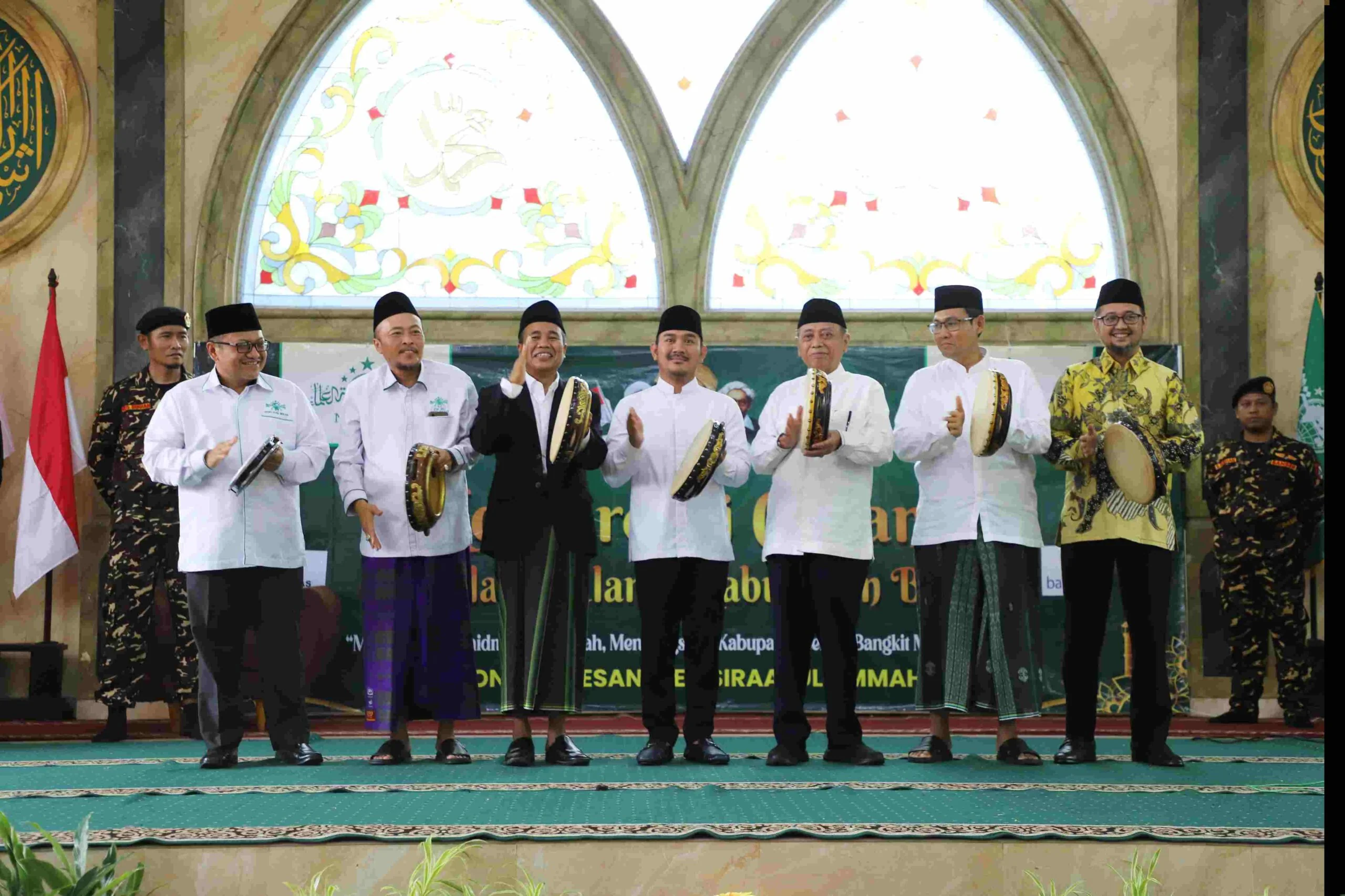 Bupati Bekasi Ade Kuswara Kunang menghadiri Konferensi Cabang (Konfercab) X Pengurus Cabang Nahdlatul Ulama (PCNU) Kabupaten Bekasi yang digelar di Ponpes Siraajul Ummah, Desa Karangrahayu Kecamatan Karangbahagia, pada Sabtu (29/11/2025). Foto : Endar Raz