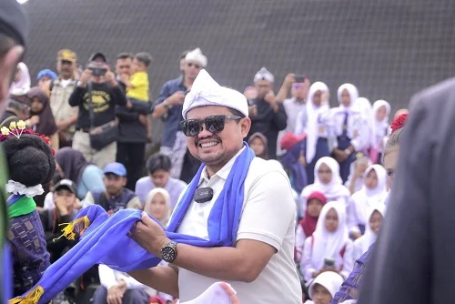 Bupati Sumedang Dony Ahmad Munir memberikan apresiasi tinggi atas ditampilkan kesenian di Geotheater Rancakalong.Ist