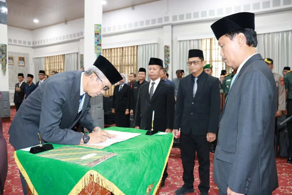 Wali Kota Cirebon Effendi Edo Lantik Pejabat Pimpinan Tinggi Pratama.Ist