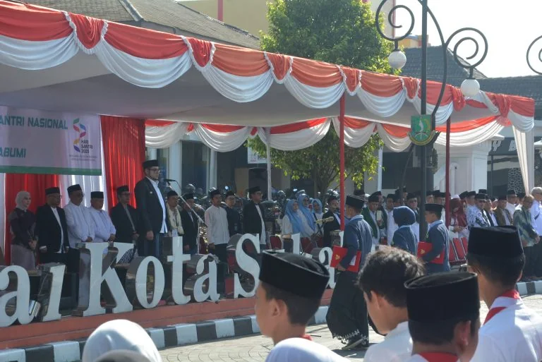 Wakil Wali Kota Sukabumi Bobby Maulana memberikan sambutan dalam Upacara Peringatan Hari Santri Nasional.Ist