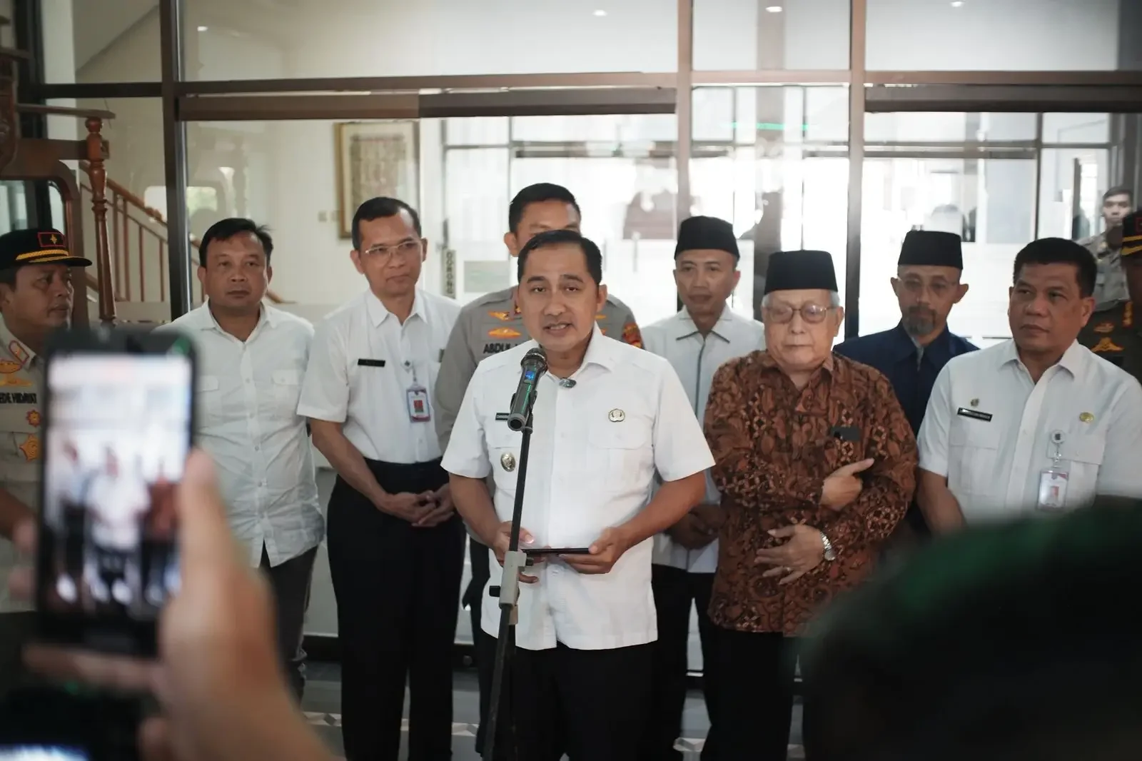 Press Conference Larangan SOTR di Ruang Bougenville Balai Kota Depok, Rabu (18/02). (Foto: Diskominfo Depok).