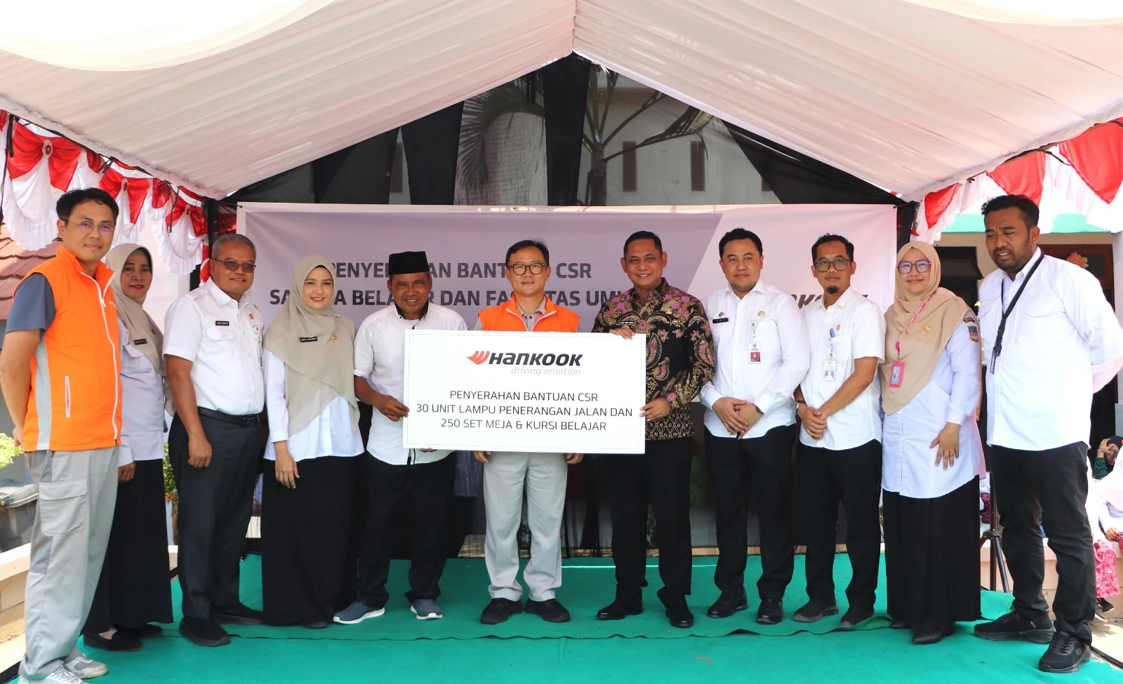 Pemerintah Kabupaten Bekasi bersama PT Hankook Tire Indonesia melaksanakan kegiatan Corporate Social Responsibility.Ist