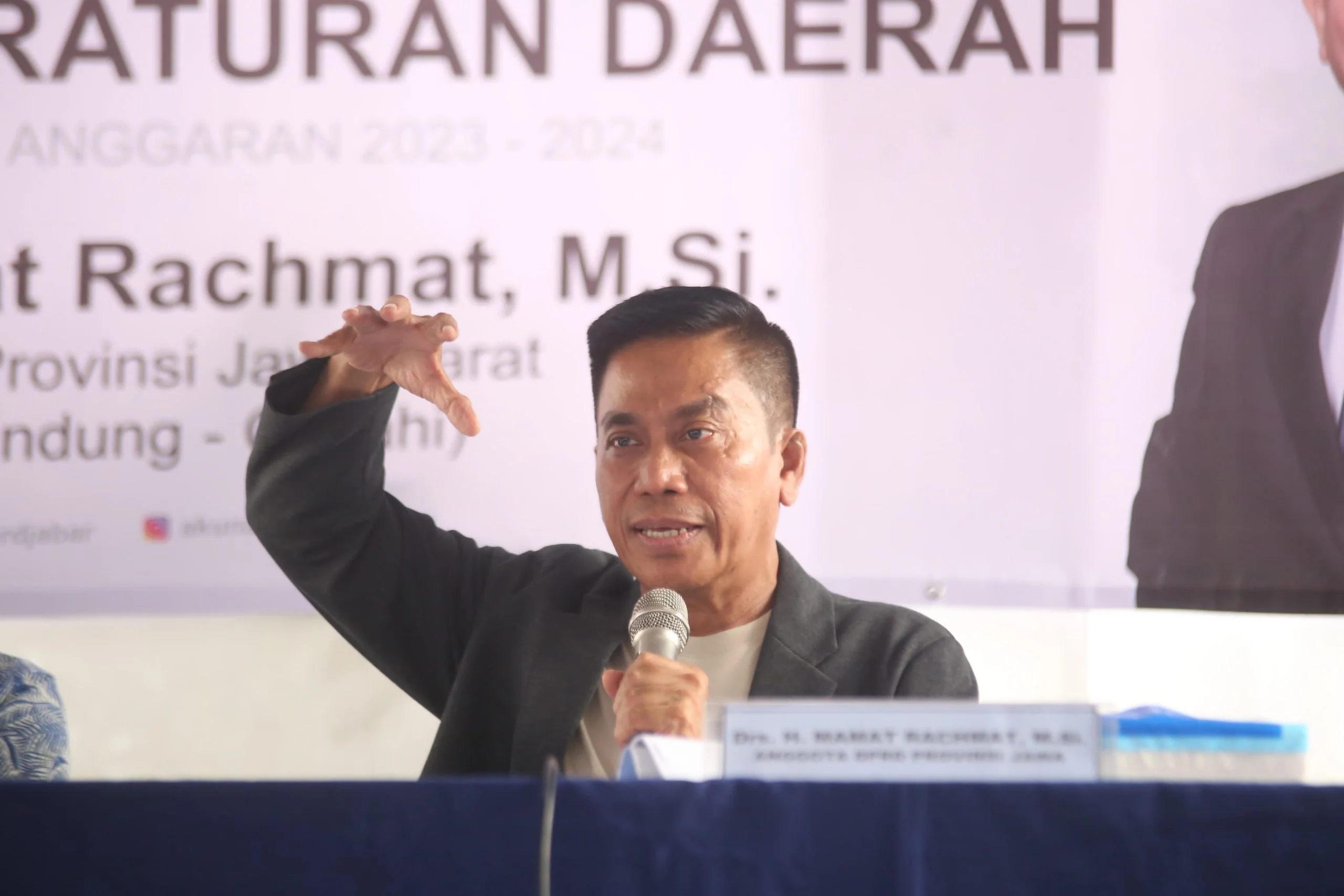 Anggota Dewan Perwakilan Rakyat Daerah (DPRD) Provinsi Jawa Barat Drs. Mamat Rachmat, M.Si sebarluaskan Peraturan Daerah (Perda) Provinsi Jawa Barat No. 14 Tahun 2019 Tentang Penyelenggaraan Kesehatan kepada masyarakat Baros, Kota Cimahi, Jum'at (29/11/24