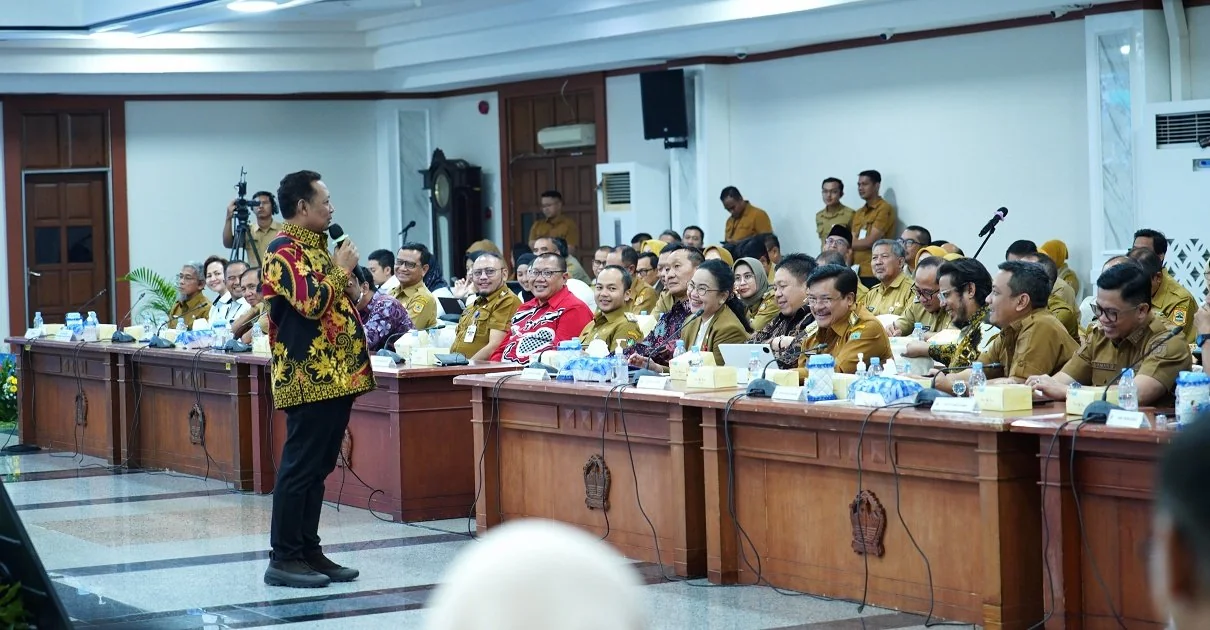 Komisi Pemberantasan Korupsi (KPK) memperketat pengawasan terhadap pemerintah daerah di Provinsi Jawa Tengah dengan mengumpulkan seluruh kepala daerah dalam forum Dialog Antikorupsi di Kantor Gubernur Jawa Tengah.Dok-Humas KPK