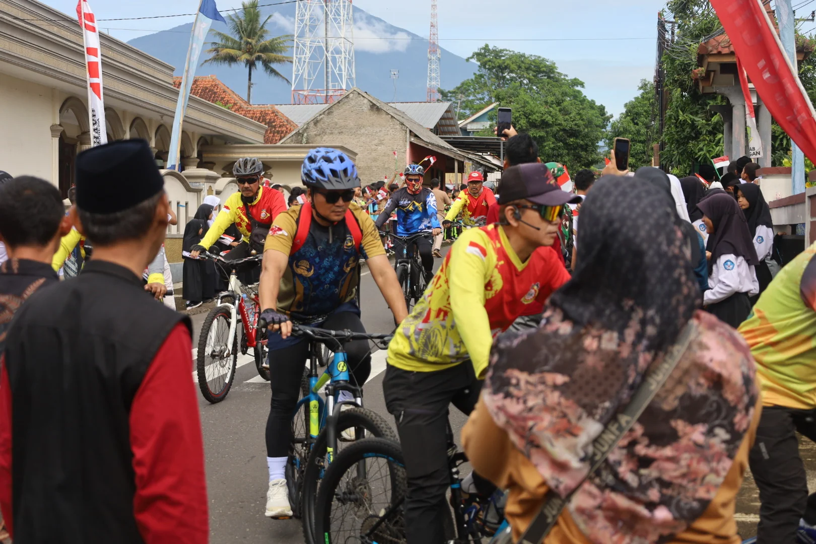 Kegiatan gowes dimulai dari Pendopo Kuningan pukul 07.00 WIB, diikuti jajaran pengurus DPK serta Satker KORPRI.Ist