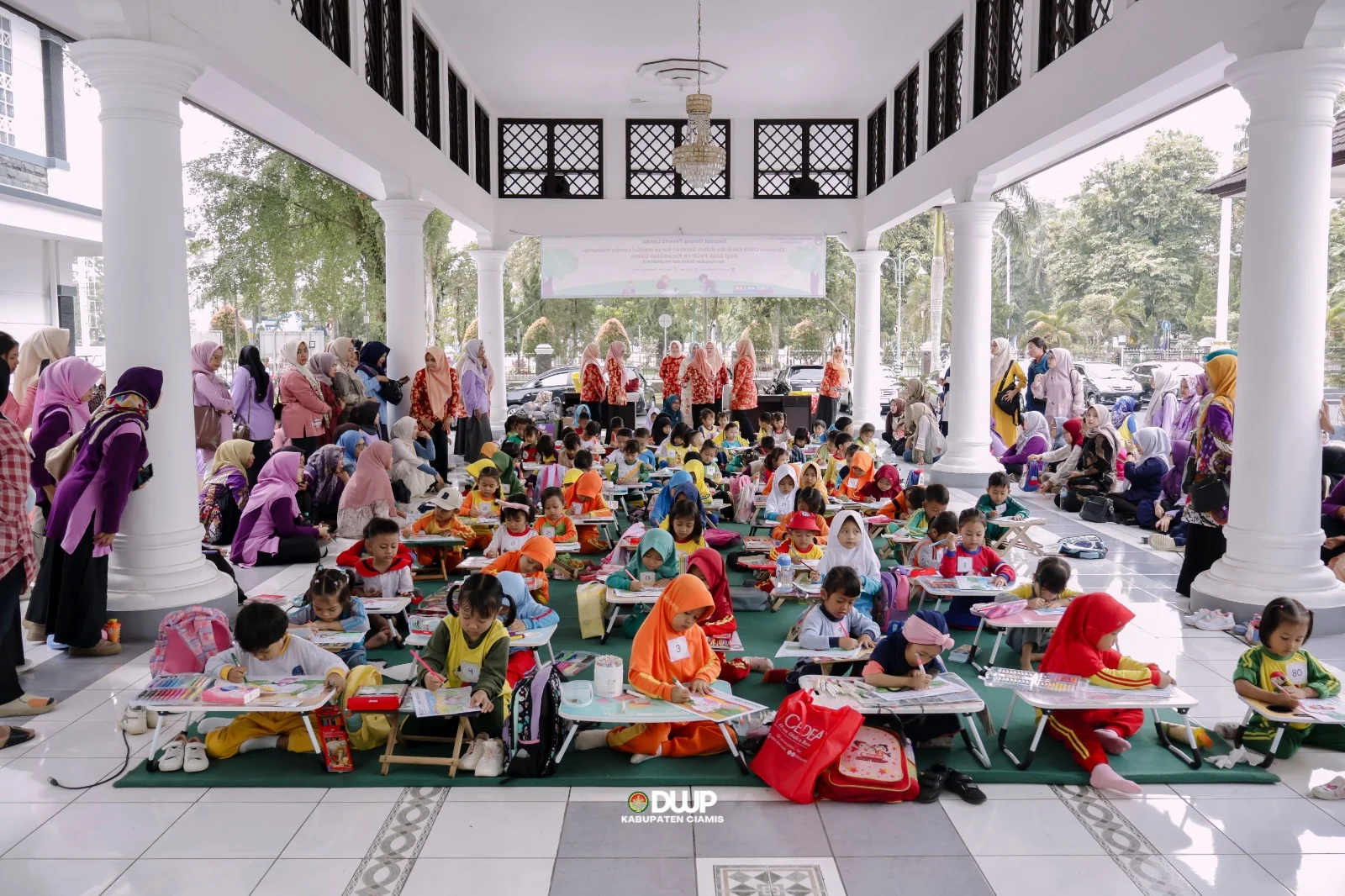 Kemeriahan memperingati Hari Ulang Tahun (HUT) Dharma Wanita Persatuan (DWP) ke-26 di Kabupaten Ciamis.Ist