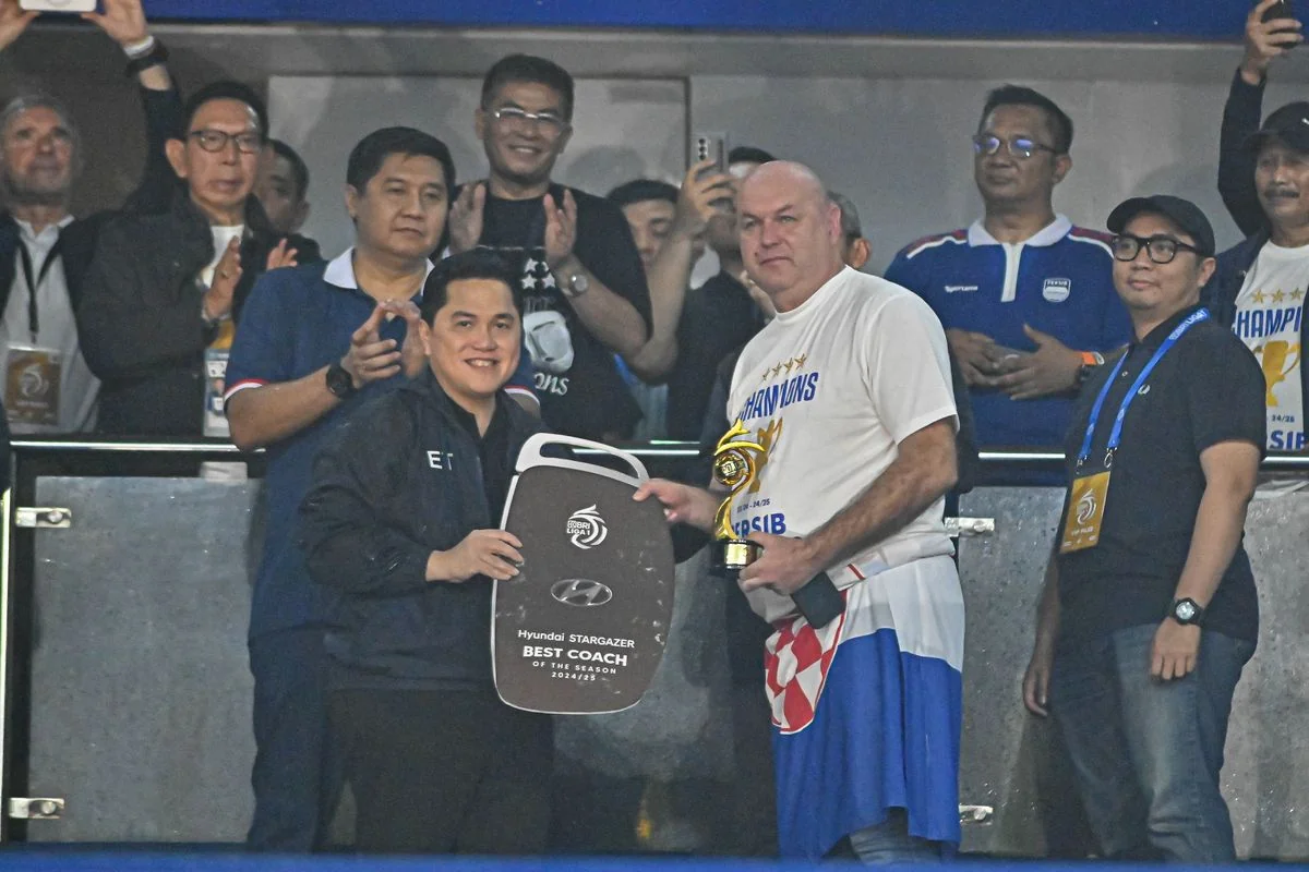 Bojan Hodak Pelatih Terbaik Liga 1 2024-2025, Pencipta Sejarah buat Persib