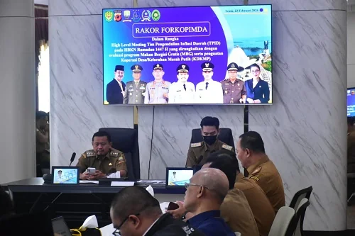 Rakor dipimpin Bupati Sumedang Dony Ahmad Munir dihadiri  Wabup Fajar Aldila, unsur Forkopimda, perangkat daerah terkait, Bulog, BPS, serta Tim Pengendalian Inflasi Daerah (TPID).Dok-Diskominfosanditik Sumedang