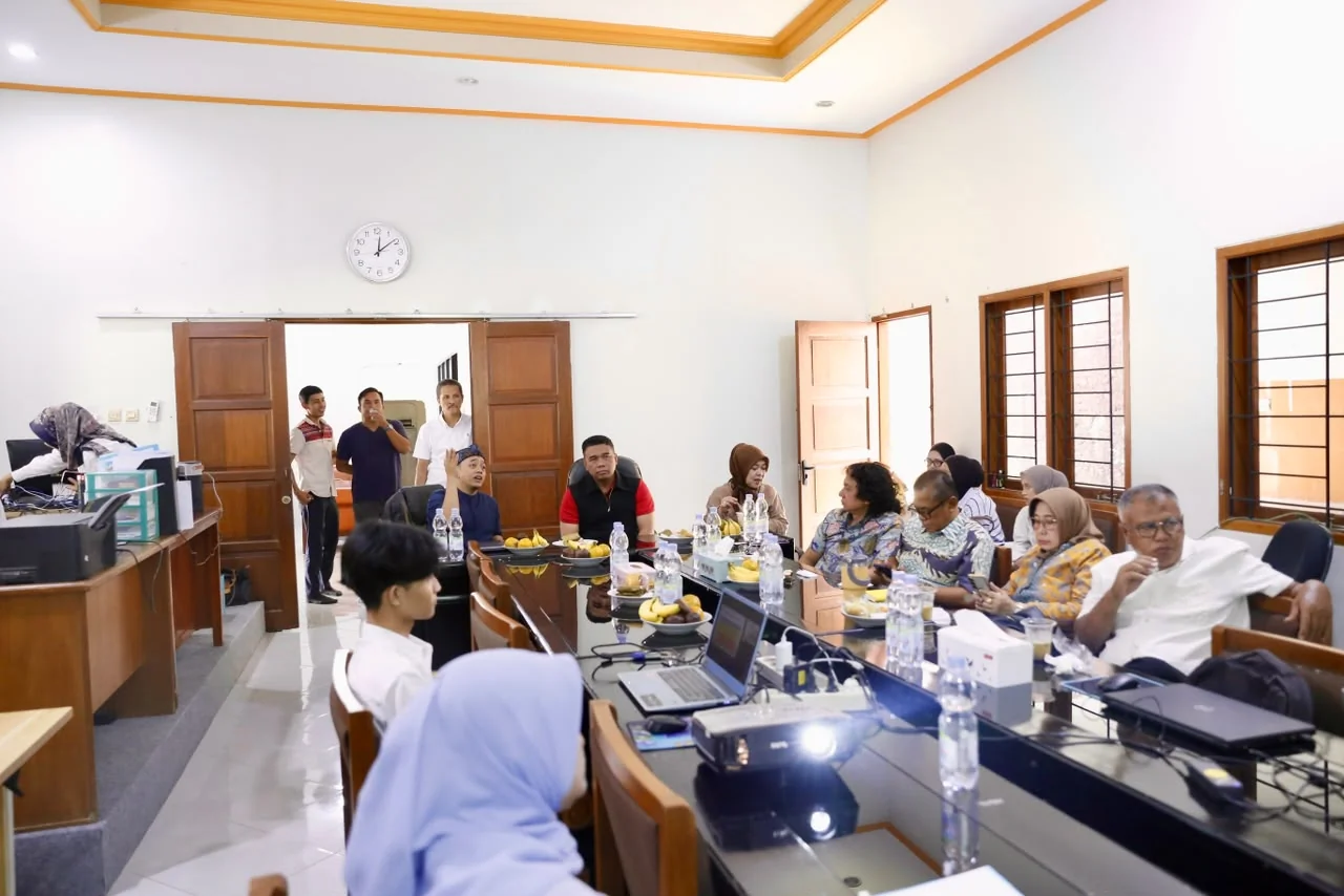 Wakil Ketua Komisi II DPRD Provinsi Jawa Barat, Lina Ruslinawati, saat kunjungan kerja ke UPTD Pelabuhan Perikanan Muara Ciasem, Kabupaten Indramayu.Dok-Humas DPRD Jabar