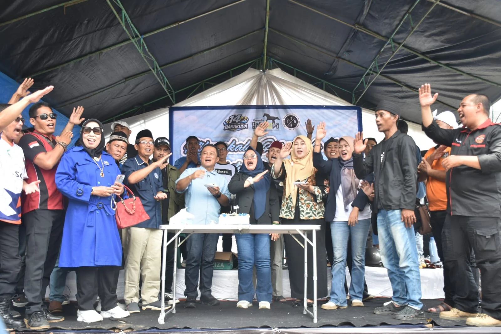 Bupati Kuningan, Dr. H. Dian Rachmat Yanuar, M.Si., bersama Wakil Bupati Kuningan, Tuti Andriani, S.H., M.Kn.,Dok-Diskominfo Kuningan