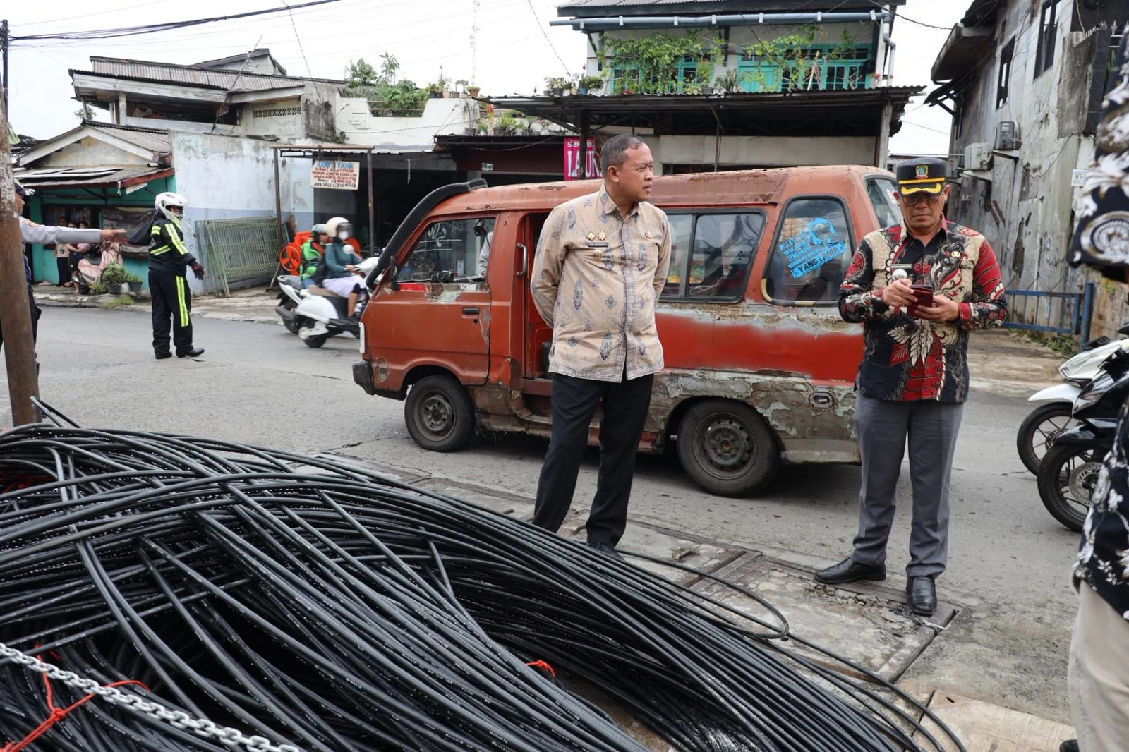Wali Kota Bekasi Tri Adhianto merespons cepat laporan warga yang disampaikan melalui pesan langsung (DM) Instagram terkait aktivitas galian fiber optic yang kembali merusak badan jalan.Dok-Diskominfostandi Kota Bekasi