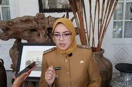 mantan Bupati Purwakarta Anne Ratna Mustika terkait kasus dugaan gratifikasi mobil mewah