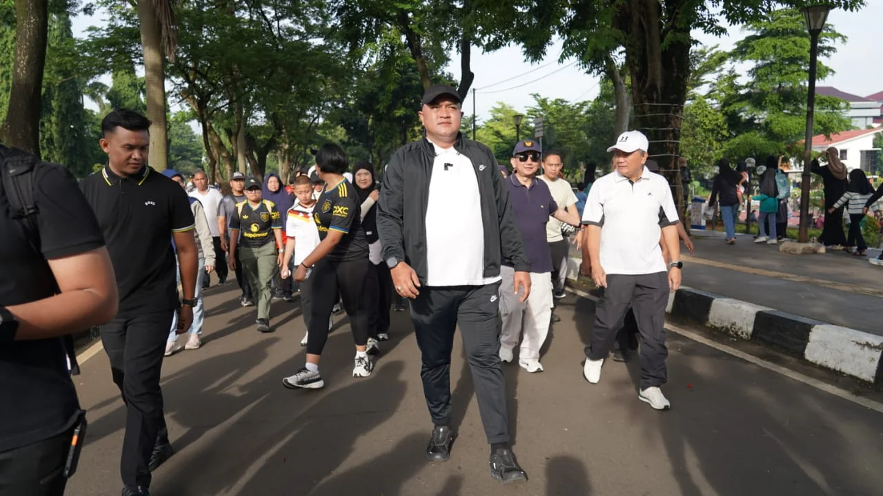 Bupati Bogor, Rudy Susmanto, bersama keluarga dan jajaran perangkat daerah serta masyarakat, melaksanakan kegiatan Car Free Day (CFD) perdana di tahun 2026.Dok-Diskomimfo Kab Bogor